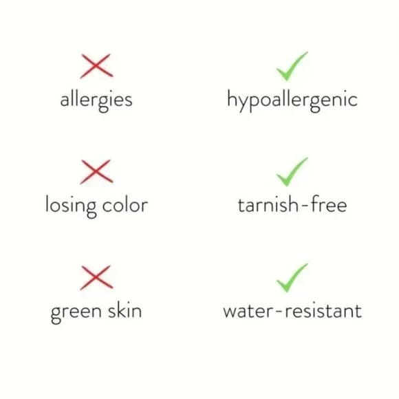 Venus Gold Heart Necklace - Picture 5 of 9